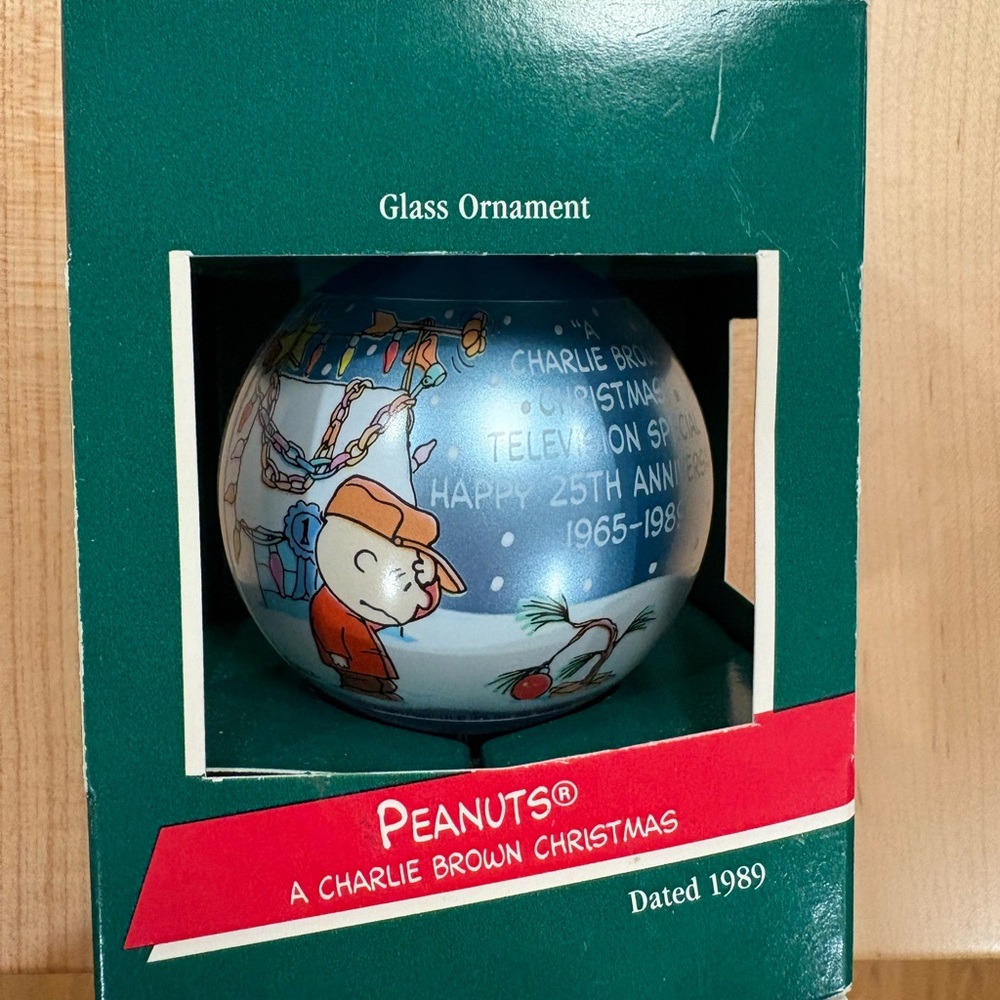 Peanuts A Charlie Brown Christmas 25th anniversary Ornament